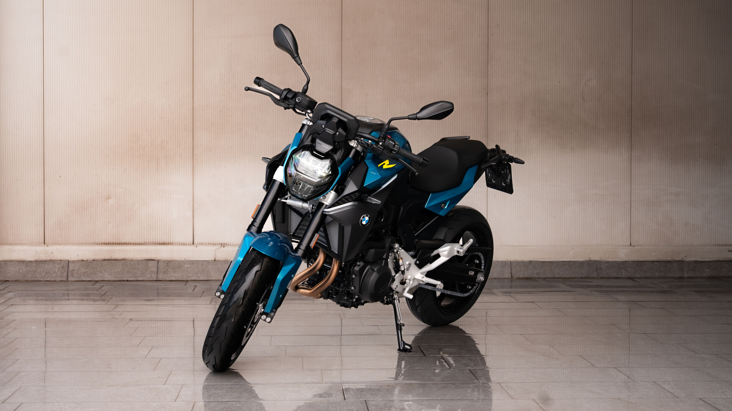 F900R 2